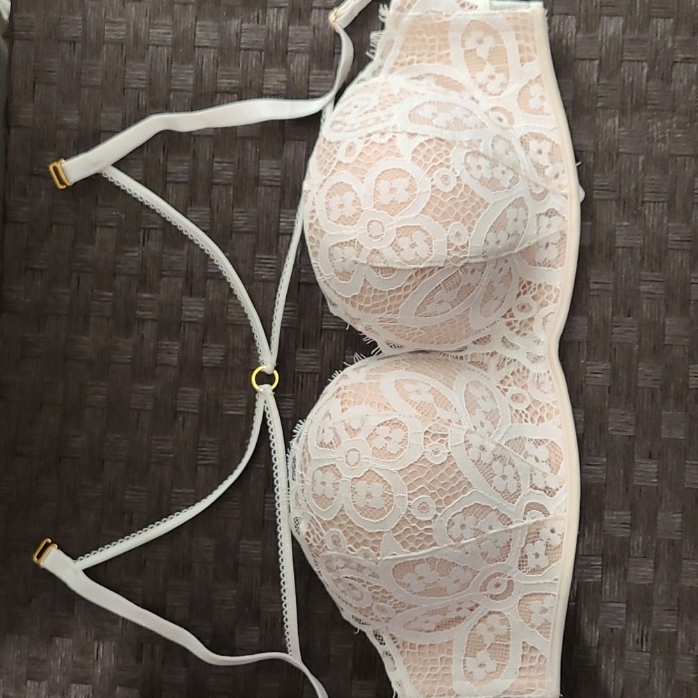 Victoria Secret Bombshell push up 32B strapless or with straps